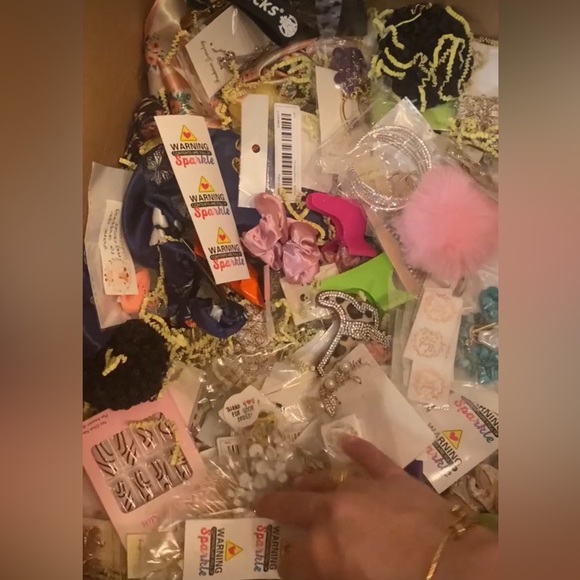 Mystery Scoops!! 8-10 NWT items guaranteed. More bids more scoops. - Picture 5 of 8